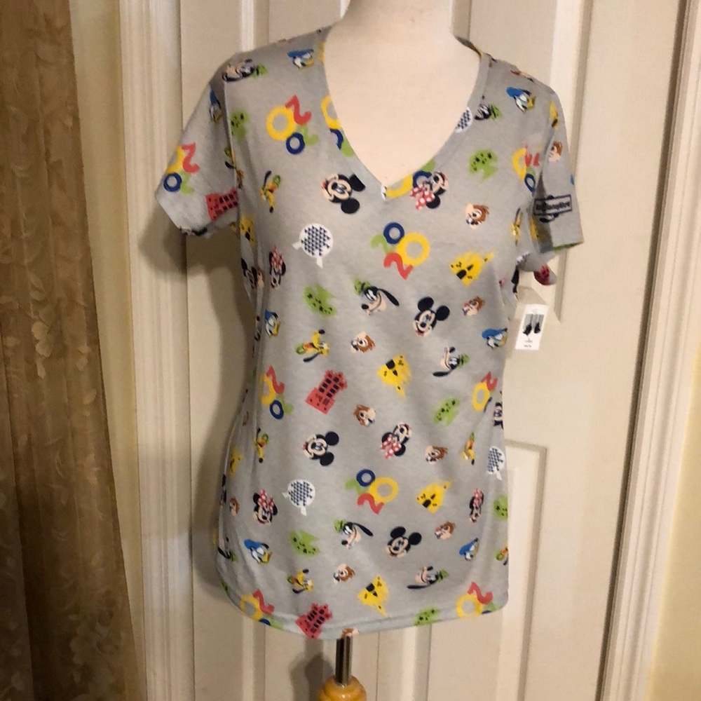 Disney Parks 2020 shirt - Fits like a Medium, not an Extra Large.